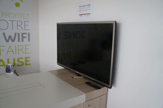 Loungemøblement inkl. Fladskærm