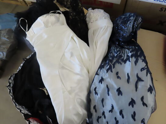 Ca. 40 stk forskellige galla/fest kjoler (MOMSFRI)