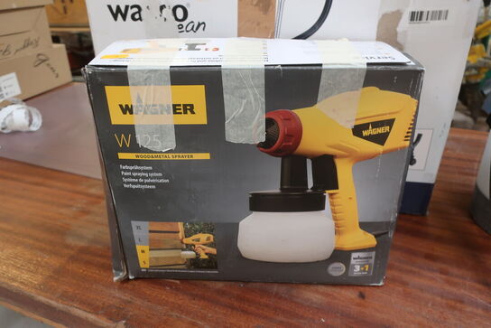 Div. malerværktøj, støvsuger m.v.