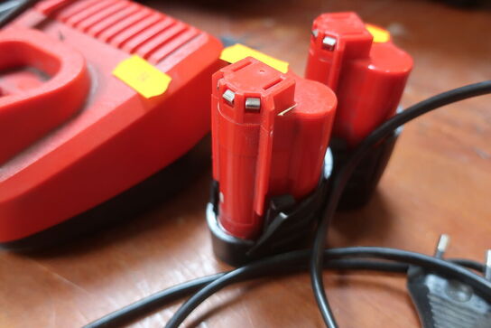 Oplader MILWAUKEE inkl. 2 stk. batterier