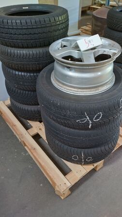 5 dæk og 4 fælge (3 med dæk)