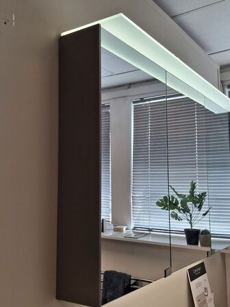 Domo højskab Mat Antracit og Domo spejlskab, mat antracit.