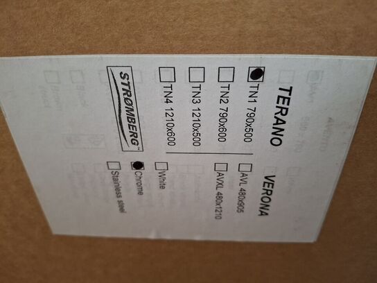 Ny Terano krom håndklædetørrer. 790 x 500