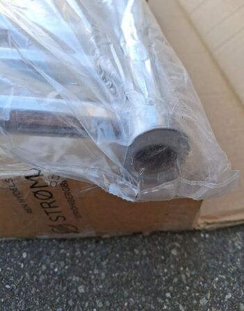 Håndklædetørrer ny til vand. 940 x 60 Har beslag med.