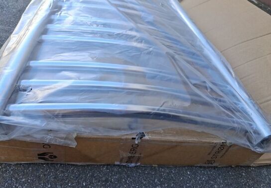 Håndklædetørrer ny til vand. 940 x 60 Har beslag med.