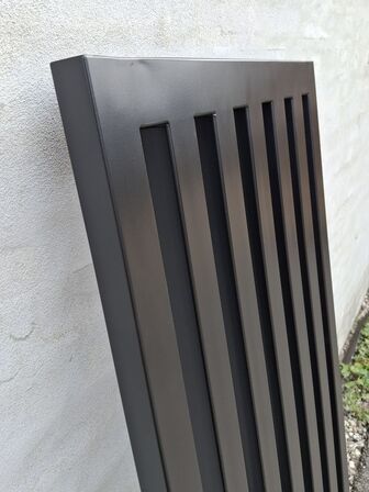 DARIUS Sort Håndklædtørre 600 x 1200