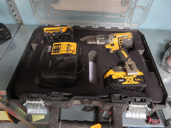Boremaskine og tilbehør i kasse - DEWALT