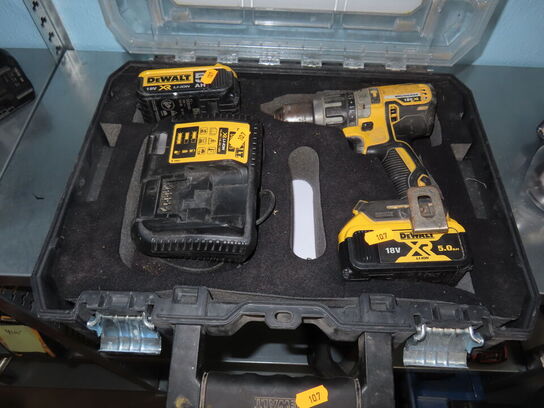 Boremaskine og tilbehør i kasse - DEWALT