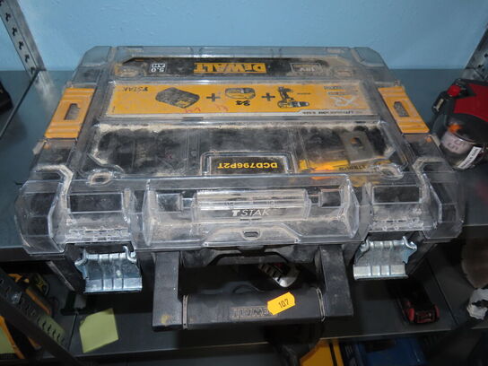 Boremaskine og tilbehør i kasse - DEWALT