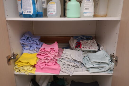 Indhold på bord og hylder