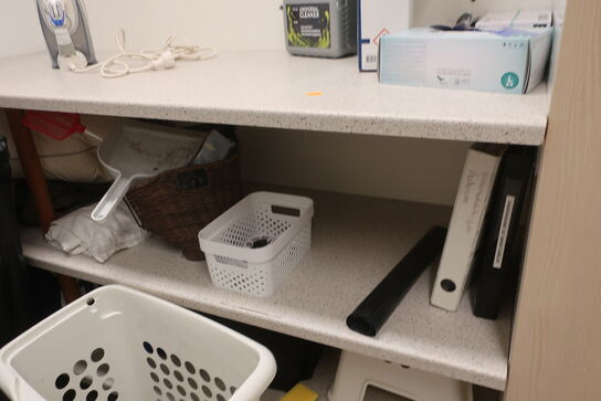 Indhold på bord og hylder