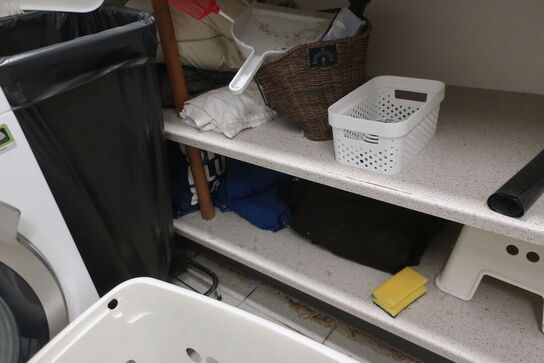 Indhold på bord og hylder