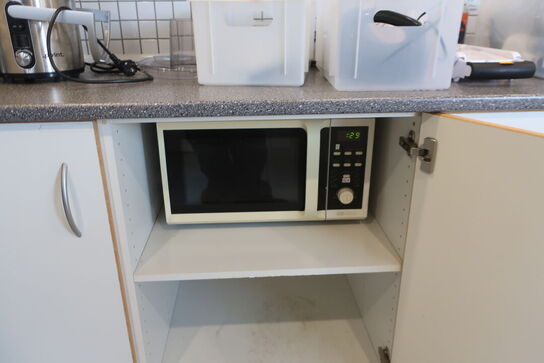 Indhold i skuffer samt skabe