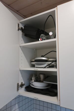 Indhold i skuffer samt skabe