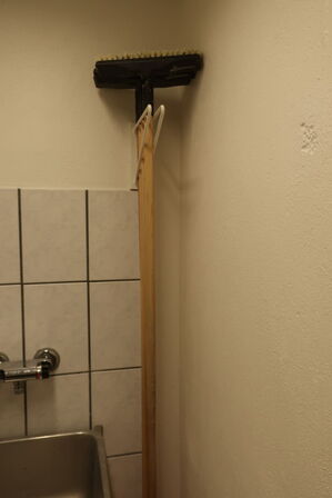 Indhold på bord og hylder