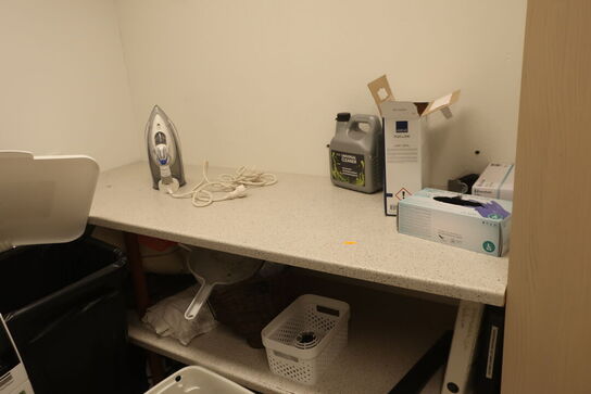 Indhold på bord og hylder