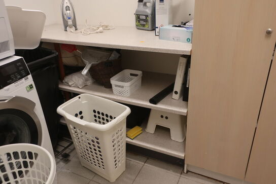 Indhold på bord og hylder