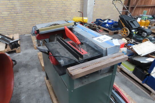 Arbejdsbord + diverse værktøj 