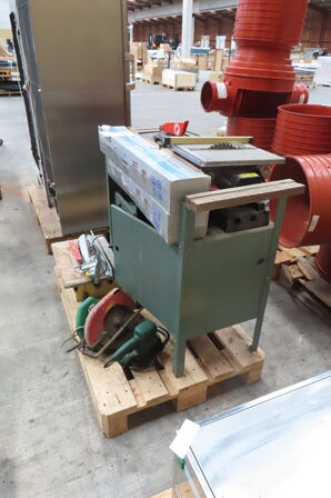 Arbejdsbord + diverse værktøj 