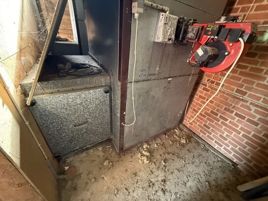 Kalorifer gas fyr (til Højre)
