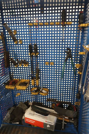 Værkstedsvogn med indhold