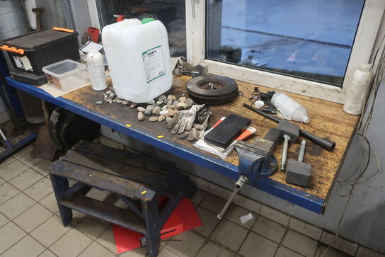 Arbejdsbord med indhold 