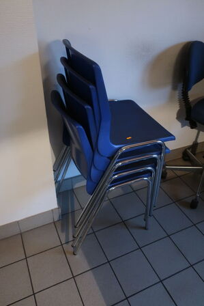 3 stk. borde samt 16 stk. stole