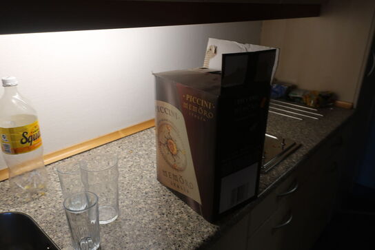 Alt service m.v. i køkken 