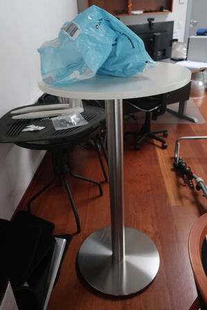 2 stk. borde samt 2 stk. stole 