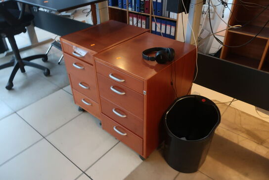 2 stk. skabe samt 3 stk. skuffemoduler