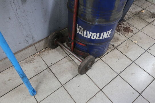 Kost, svaber, skovl m.v. 