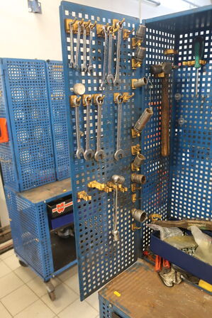 Værkstedsvogn med indhold