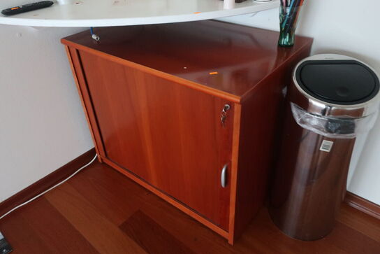 Skab, affaldsspand m.v. 