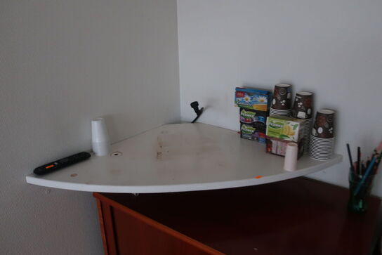 Skab, affaldsspand m.v. 