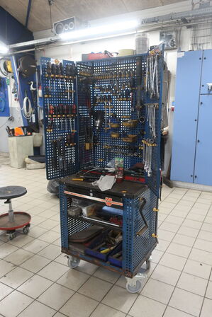 Værkstedsvogn med indhold