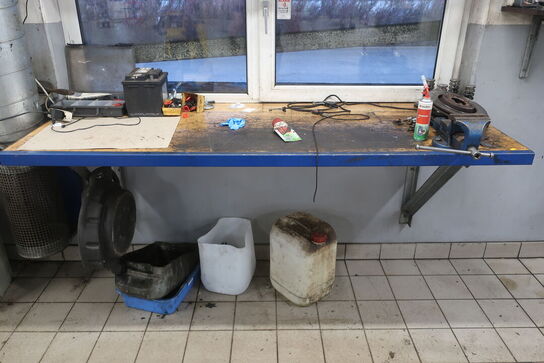 Arbejdsbord med indhold 