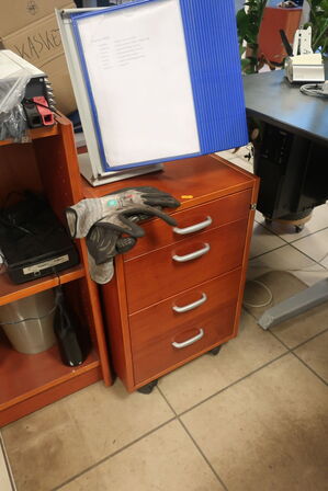 2 stk. reoler samt skuffemodul 