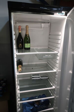 Køleskab ELECTROLUX ER8817CX