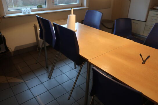 3 stk. borde samt 16 stk. stole