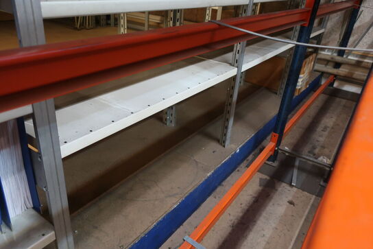 9 fag lagerreoler uden indhold samt ekstra hylder