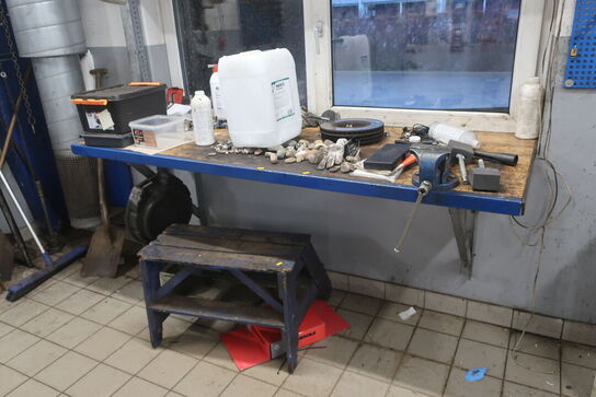 Arbejdsbord med indhold 