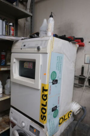 Vaskemaskine samt tørretumbler