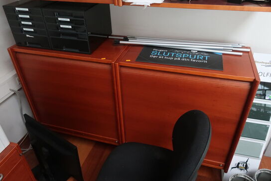 2 stk. jalousiskabe, 2 stk. reoler samt skuffemodul 