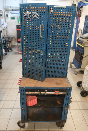 Værkstedsvogn med indhold