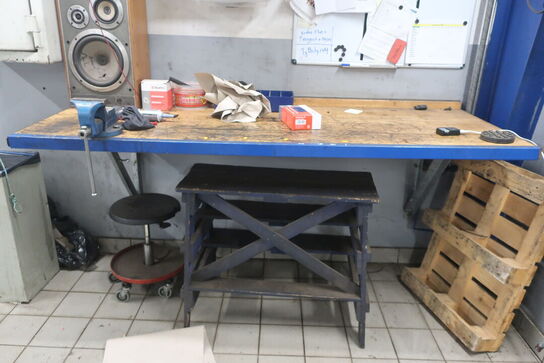 Arbejdsbord med indhold