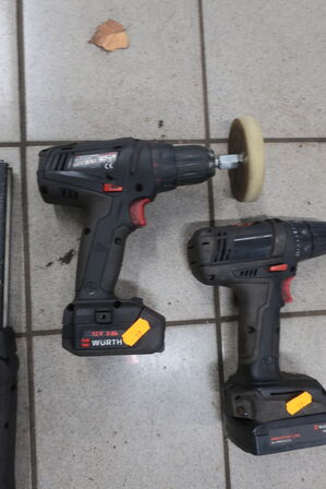 2 stk. skruemaskiner samt lampe WURTH