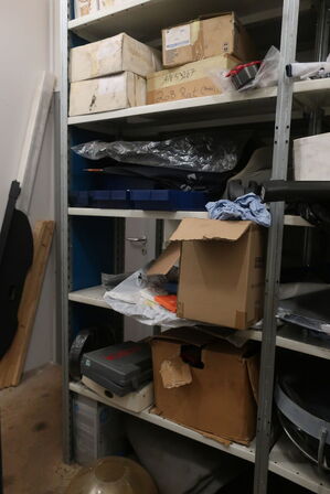 Indhold i rum, undtaget dækreol og dæk/fælge