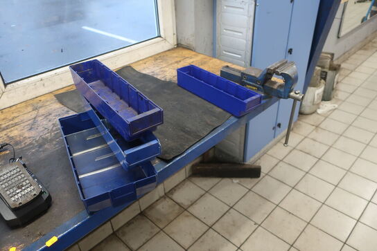 Arbejdsbord med indhold