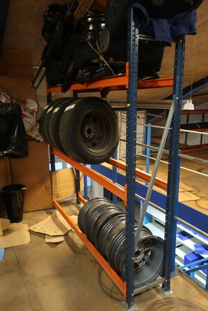 3 fag dækreoler med indhold