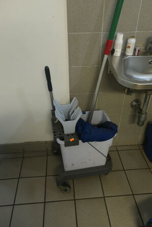 Affaldsstativ samt rengøringsvogn